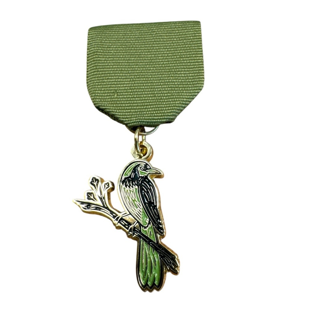 Green Enamel Carriqui Bird Pin Fiesta Medal Gold Tone Nature Jewelry Lapel Pin